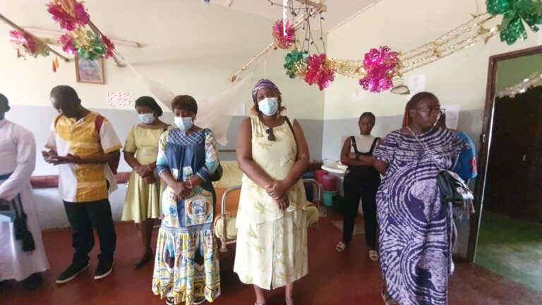 La Famille des Messagers de la Miséricorde en Visite au Centre des Handicapés d&rsquo;Etoug EBE