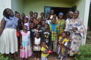 Lire la suite à propos de l’article Une Journée Inoubliable au Centre d’Accueil Jésus Bon Pasteur d’Obobogo : La Visite de la Famille des Messagers de la Miséricorde