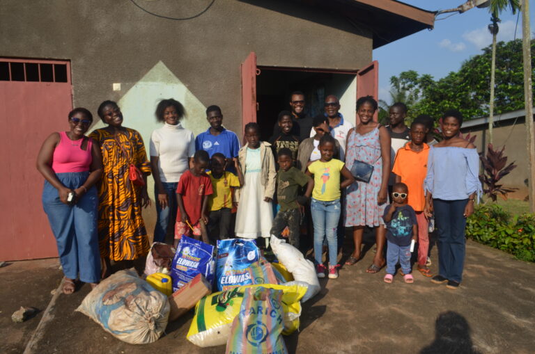 Visite des Messagers de la Miséricorde à l&rsquo;Orphelinat Foyer Saint Augustin (Maranatha)