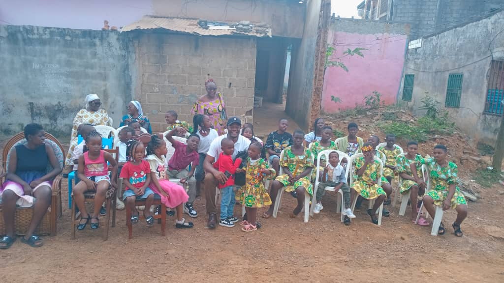 NOËL POUR TOUS – Quand la Miséricorde prend le visage d’un sourire